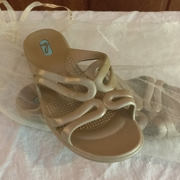 OKA b. Shoes - Oka B gold slides size medium